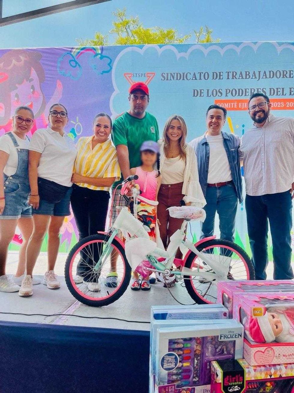Linda Luz Luna Rangel y Luis Bernardo Nava Guerrero encabezan festejo del D\u00eda del Ni\u00f1o para hijos de colaboradores del Poder Ejecutivo en San Juan del R\u00edo