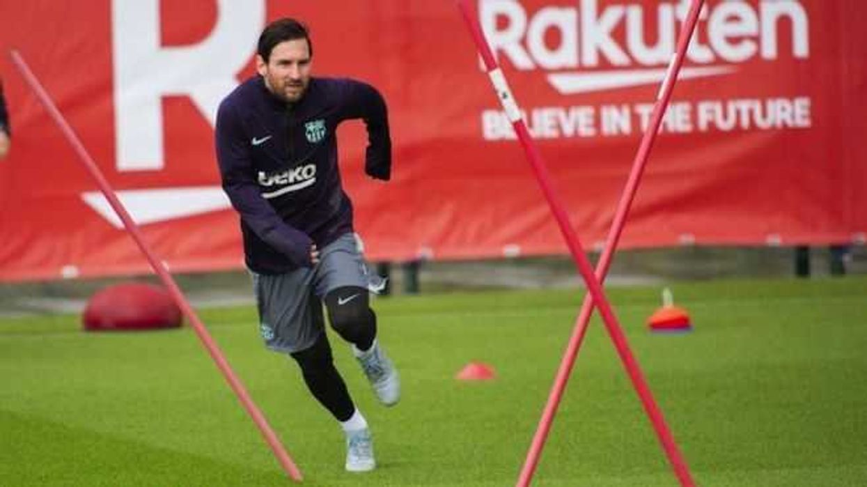 lionel-messi-vuelve-a-entrenar-con-barcelona-tras-lesion-en-un-brazo