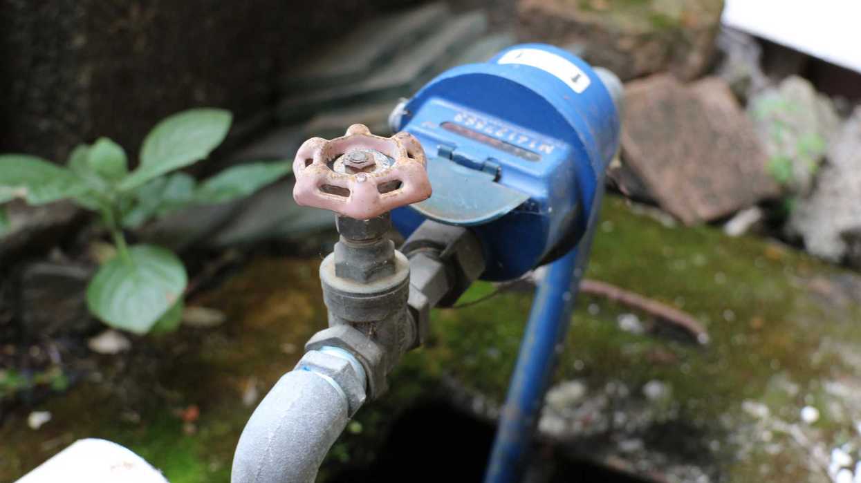 Llave de agua cerrada en una vivienda durante la suspensión del servicio de agua potable en colonias de San Juan del Río.