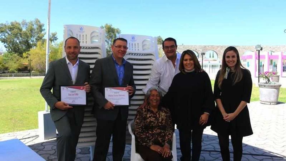 llegan al dif municipal 2 mil sillas de programa tapitas 1