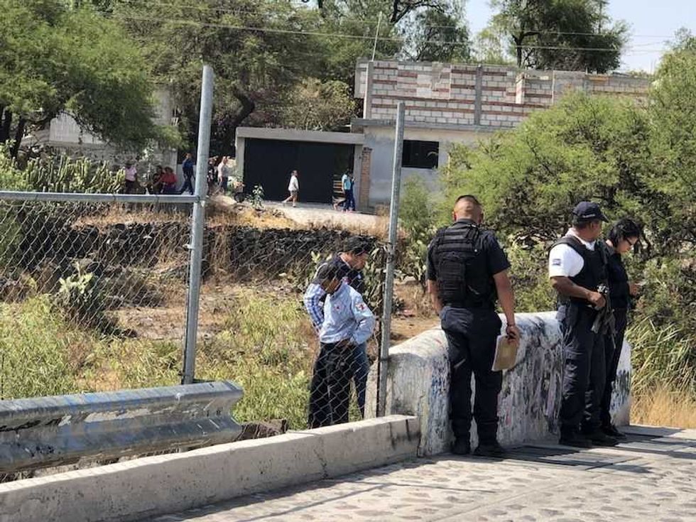 localizan a hombre flotando en bordo de ojo de agua en san juan del rio 3