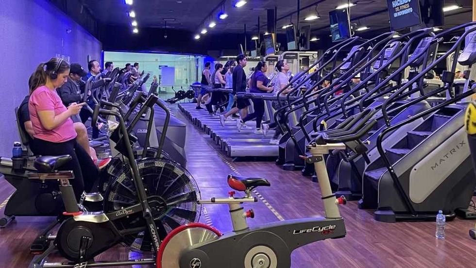 Los centros de fitness se presentan como templos modernos de la salud, ofreciendo a sus usuarios las herramientas necesarias para alcanzar un bienestar integral. FOTO: NALLE GARCIA