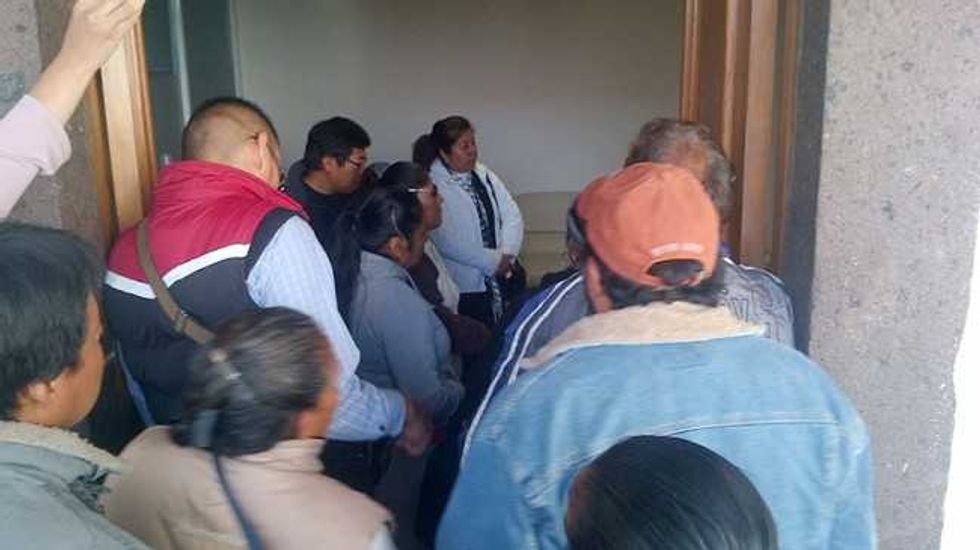 Los comerciantes exigen atención personal del alcalde Guillermo Vega Guerrero.