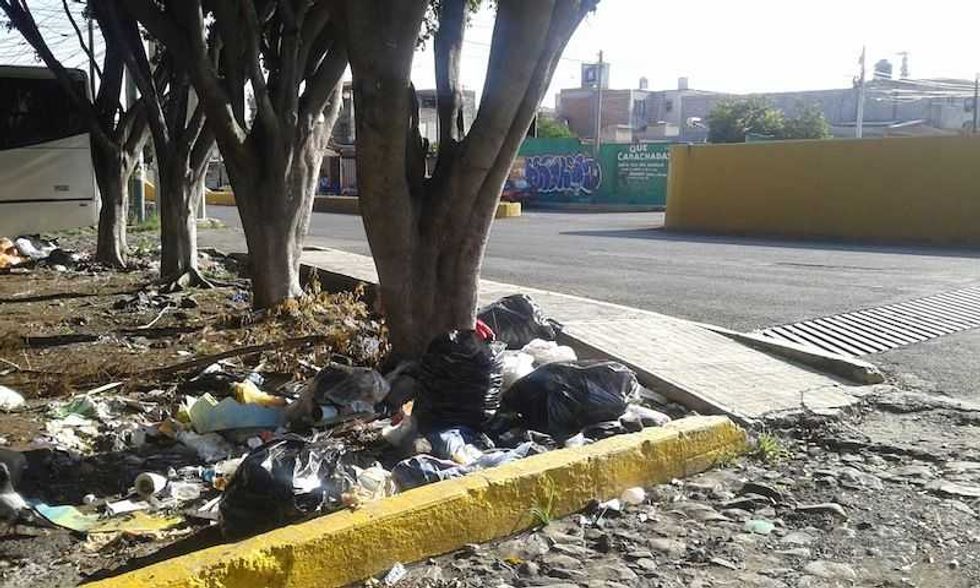 Los vecinos utilizan las calles como tiraderos.