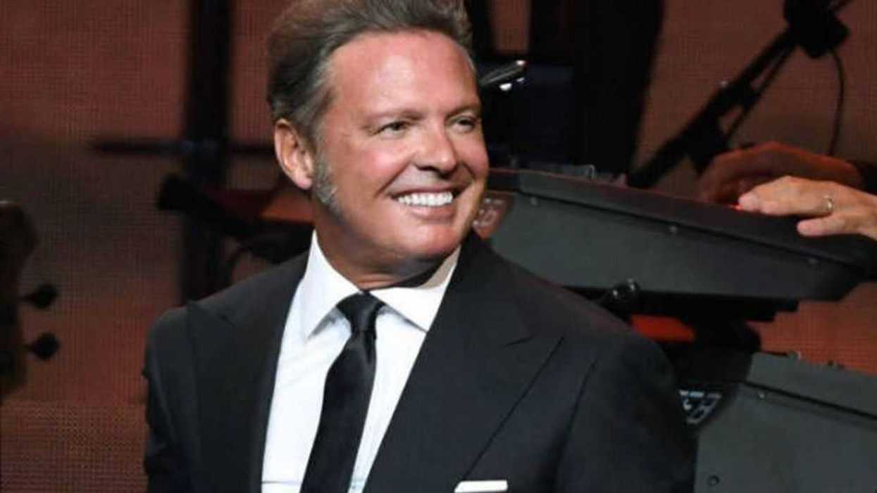 Luis Miguel y Michelle Salas son captados en lujoso restaurante de Estados Unidos. AGENCIA MÉXICO.