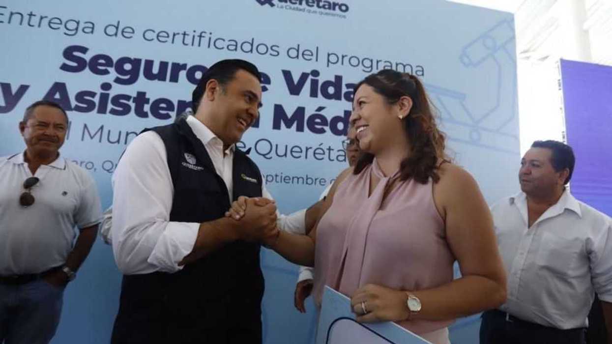 Luis Nava encabeza entrega de Seguro de Vida y Asistencia Médica en Querétaro.
