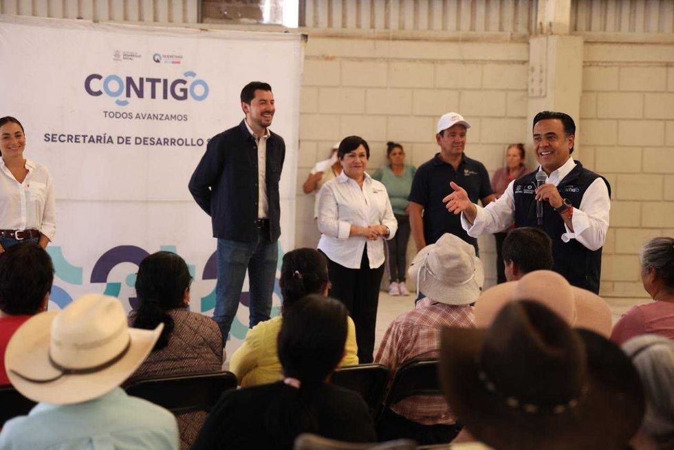 Luis Nava entrega canastas alimentarias del programa Contigo en tu Mesa en San Jos\u00e9 de la Laja, Tequisquiapan