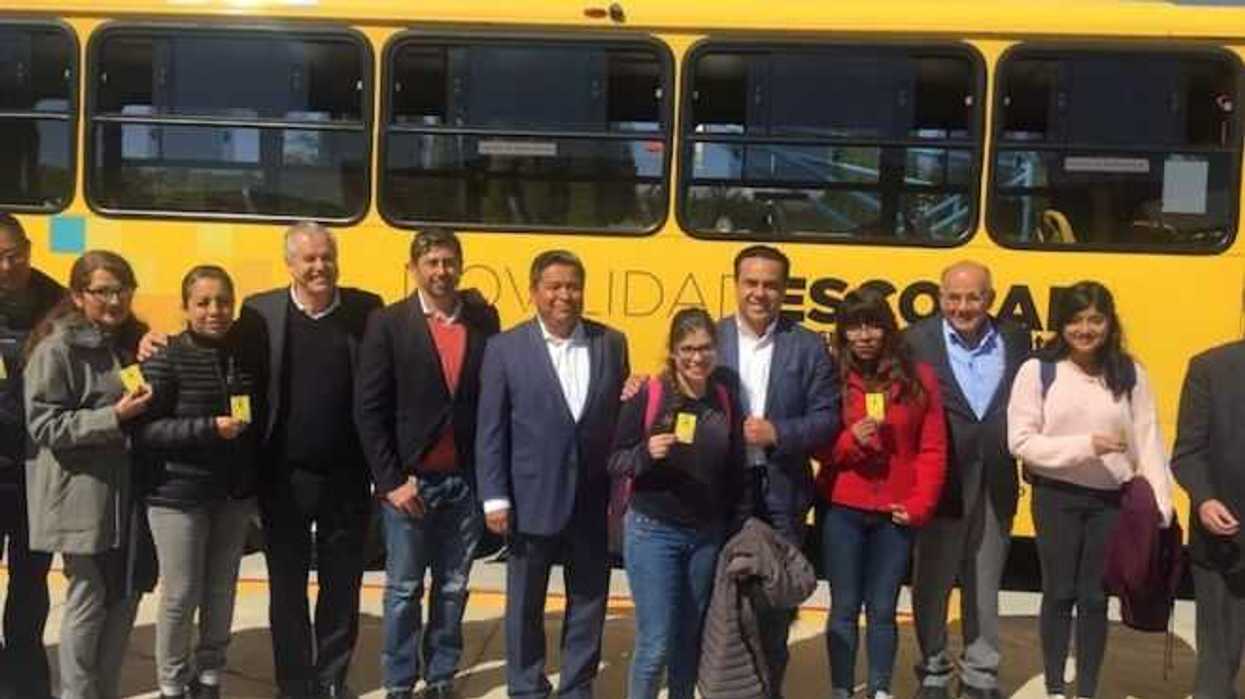 luis-nava-firman-convenio-con-uteq-para-transporte-universitario-1