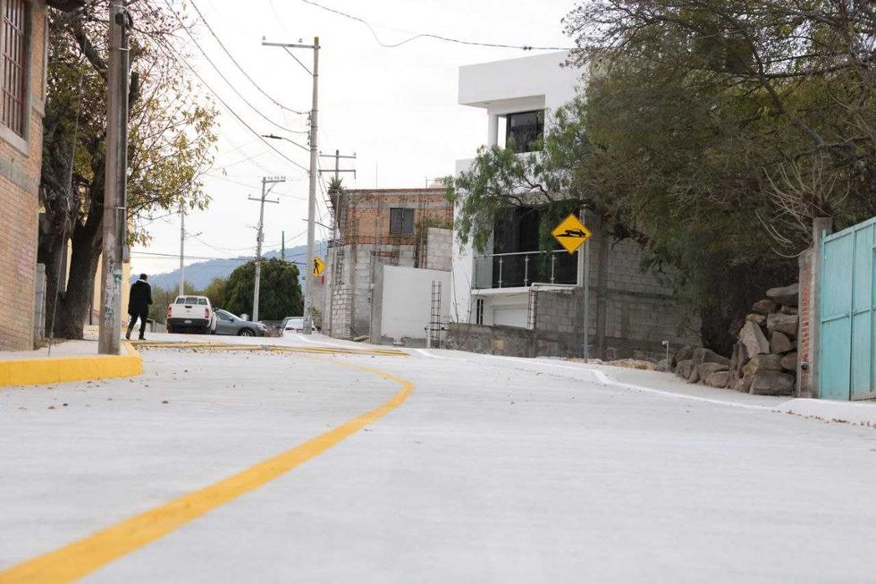 Luis Nava secretario Desarrollo Social durante entrega obra rehabilitaci\u00f3n calle Agust\u00edn Salda\u00f1a Huimilpan Quer\u00e9taro