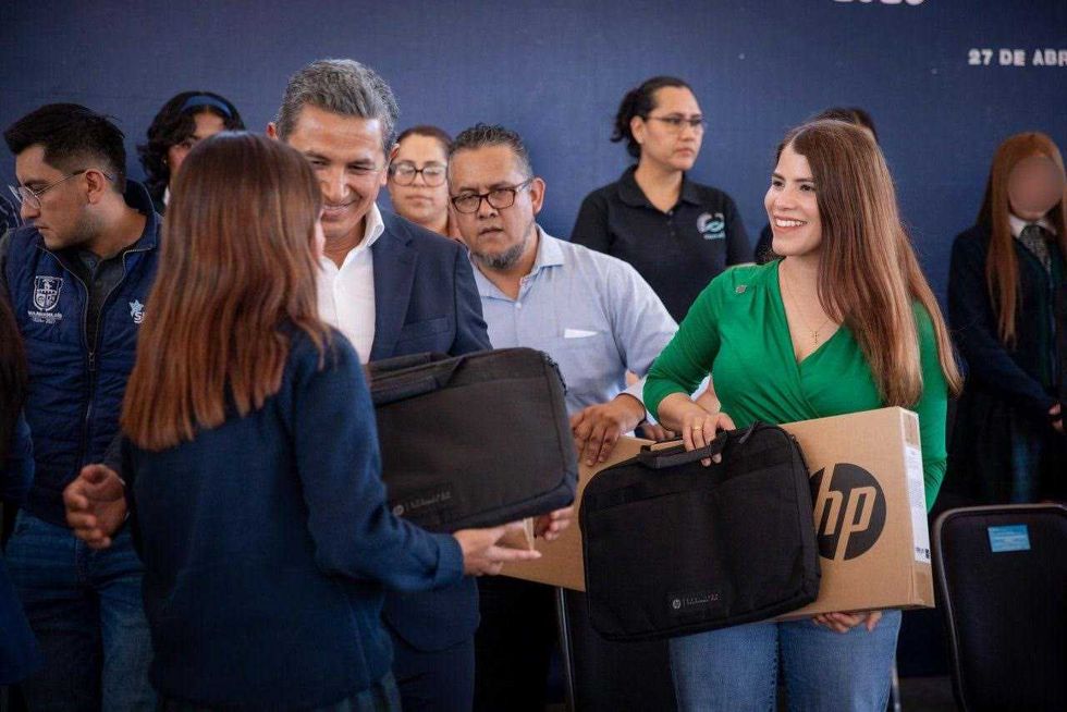 M\u00e1s de 40 computadoras para estudiantes del CONALEP San Pedro Ahuacatl\u00e1n en San Juan del R\u00edo