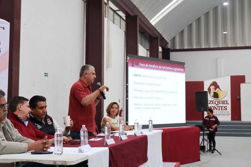 Maestros participan en foro de Ley de Educaci\u00f3n en Ezequiel Montes, Quer\u00e9taro, organizado por la LXI Legislatura