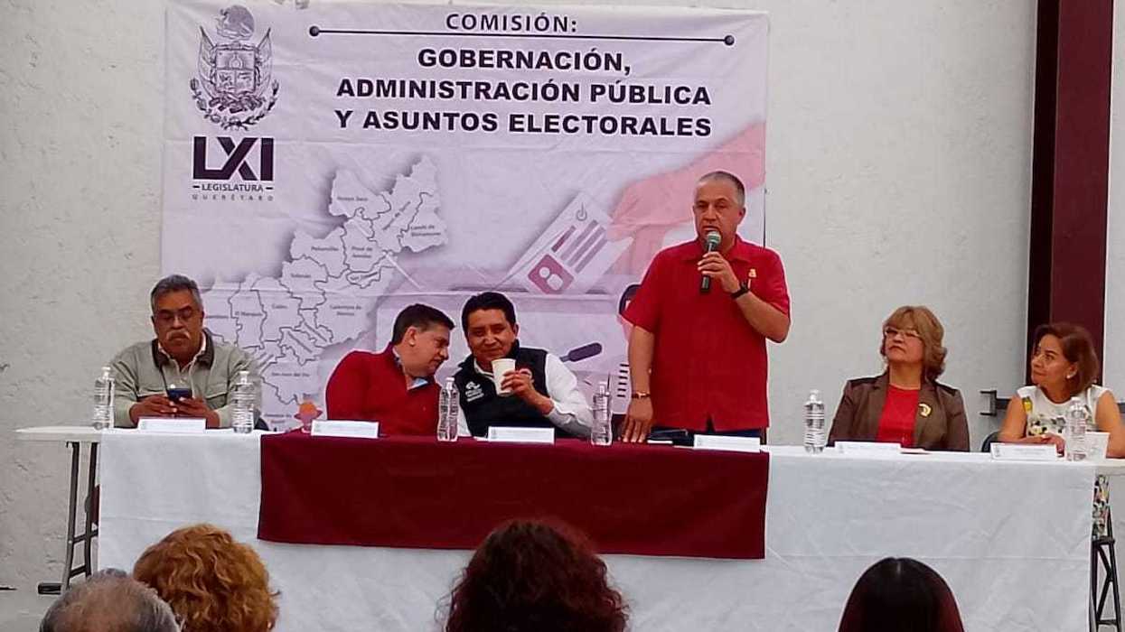 Maestros participan en foro de Ley de Educación en Ezequiel Montes, Querétaro, organizado por la LXI Legislatura