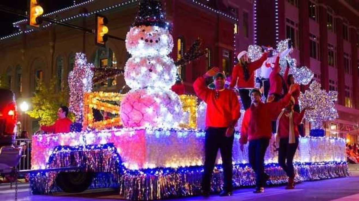 magia-de-la-navidad-envuelve-a-turistas-mexicanos-en-fort-worth.jpg