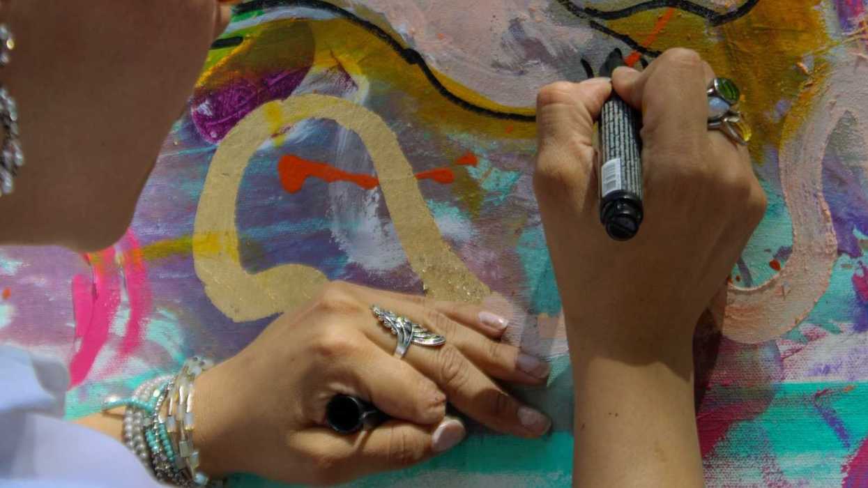 Mamparas de la galería Perímetro Alameda en Querétaro preparadas para la convocatoria Qreadoras 2026 de arte y cultura