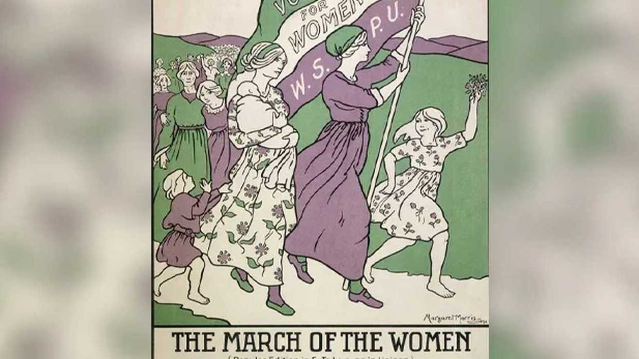 Manifestación feminista con predominancia del color violeta, símbolo histórico del movimiento