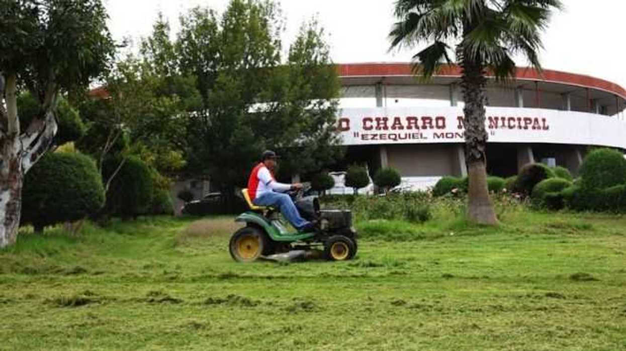 mantenimiento-a-centro-expositor-y-lienzo-charro-en-ezequiel-montes-3