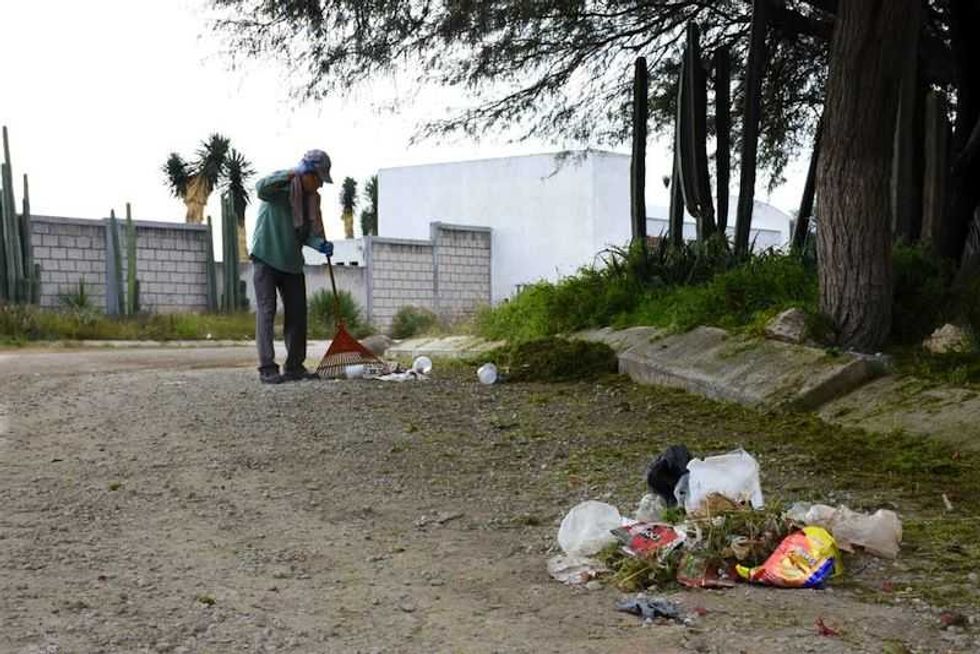 mantenimiento a centro expositor y lienzo charro en ezequiel montes