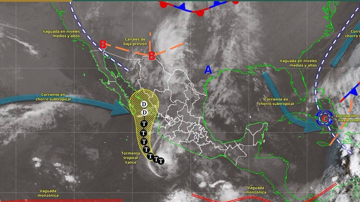Mapa de sistemas meteorológicos del SMN que ubica la tormenta tropical Vance frente al Pacífico mexicano, junto a vaguadas, canales de baja presión y una circulación ciclónica el 26 de octubre de 2026.
