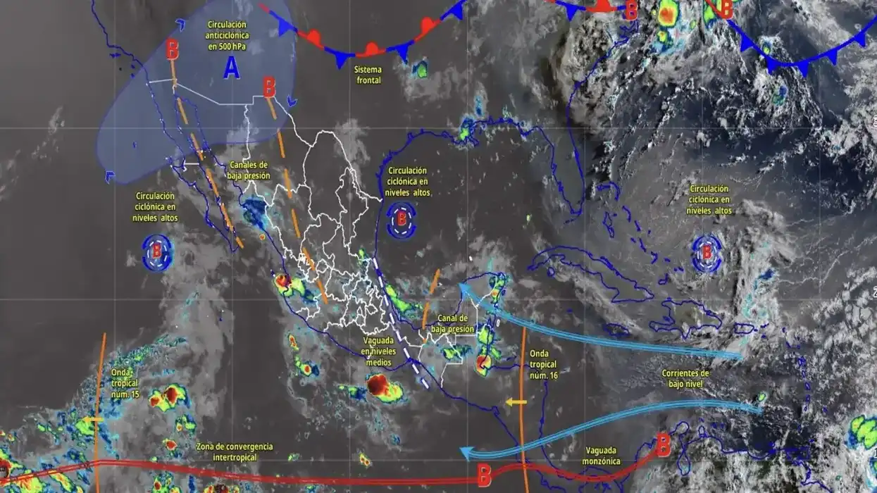 Mapa satelital con los sistemas meteorológicos sobre México, incluidas circulaciones ciclónicas y la onda tropical número 16.