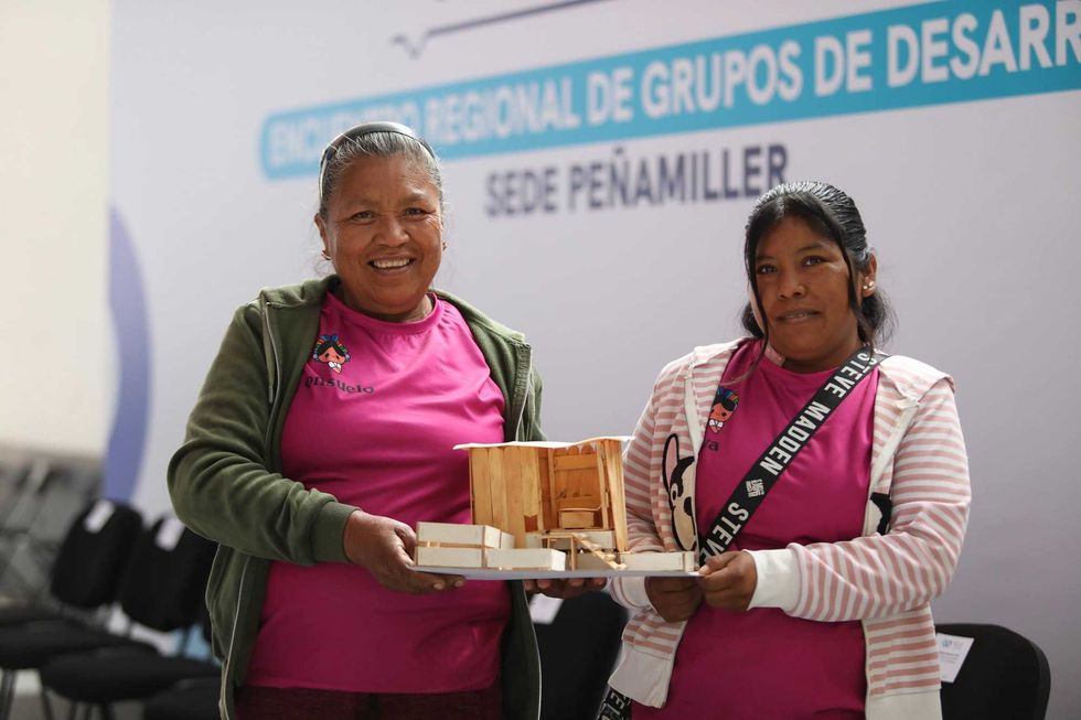 Maqueta de vivienda sustentable presentada por grupos de desarrollo comunitario del DIF Estatal en Pe\u00f1amiller, Quer\u00e9taro, 2026