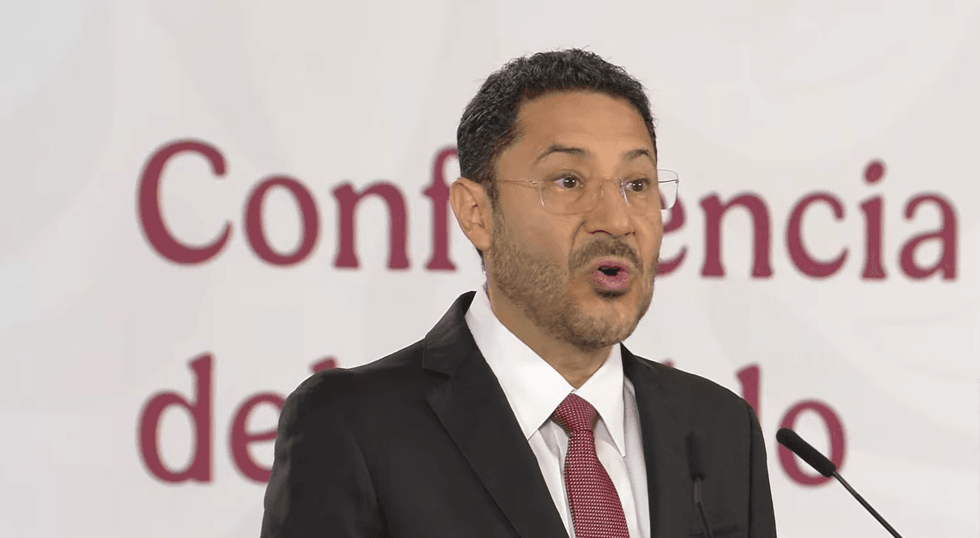 Mart\u00ed Batres habla durante la conferencia matutina de la Presidencia.