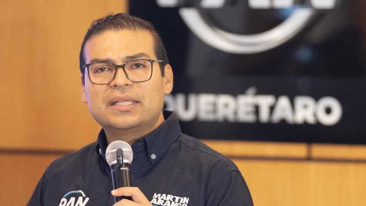Martín Arango, dirigente estatal del PAN en Querétaro, durante un mensaje político a un año de la elección de 2027.