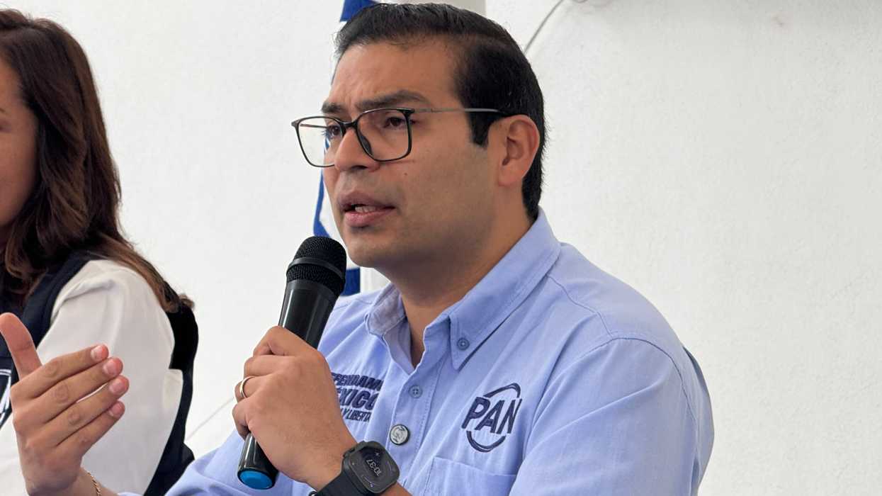 Martín Arango García, dirigente estatal del PAN, en conferencia en San Juan del Río sobre las coordinaciones del partido