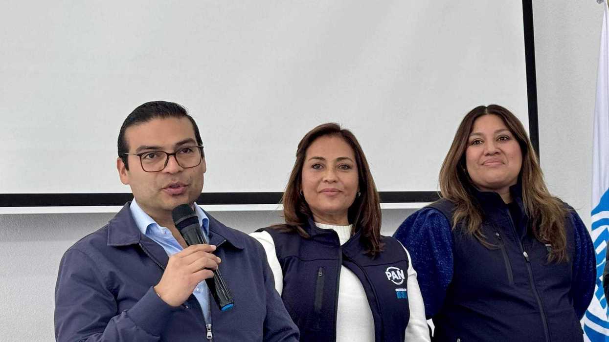 Martín Arango García durante conferencia donde atribuyó desplome de Morena a escándalos de funcionarios.