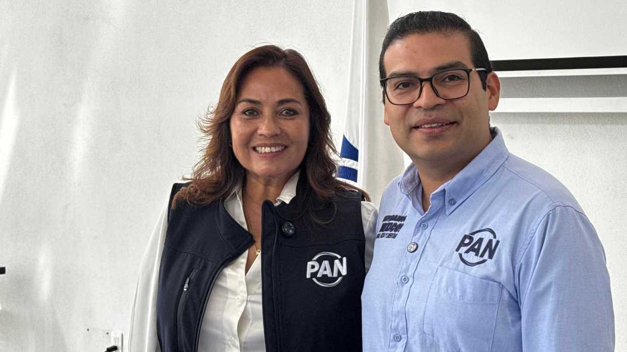 Martín Arango García, presidente del PAN en Querétaro, junto a una integrante del partido en San Juan del Río