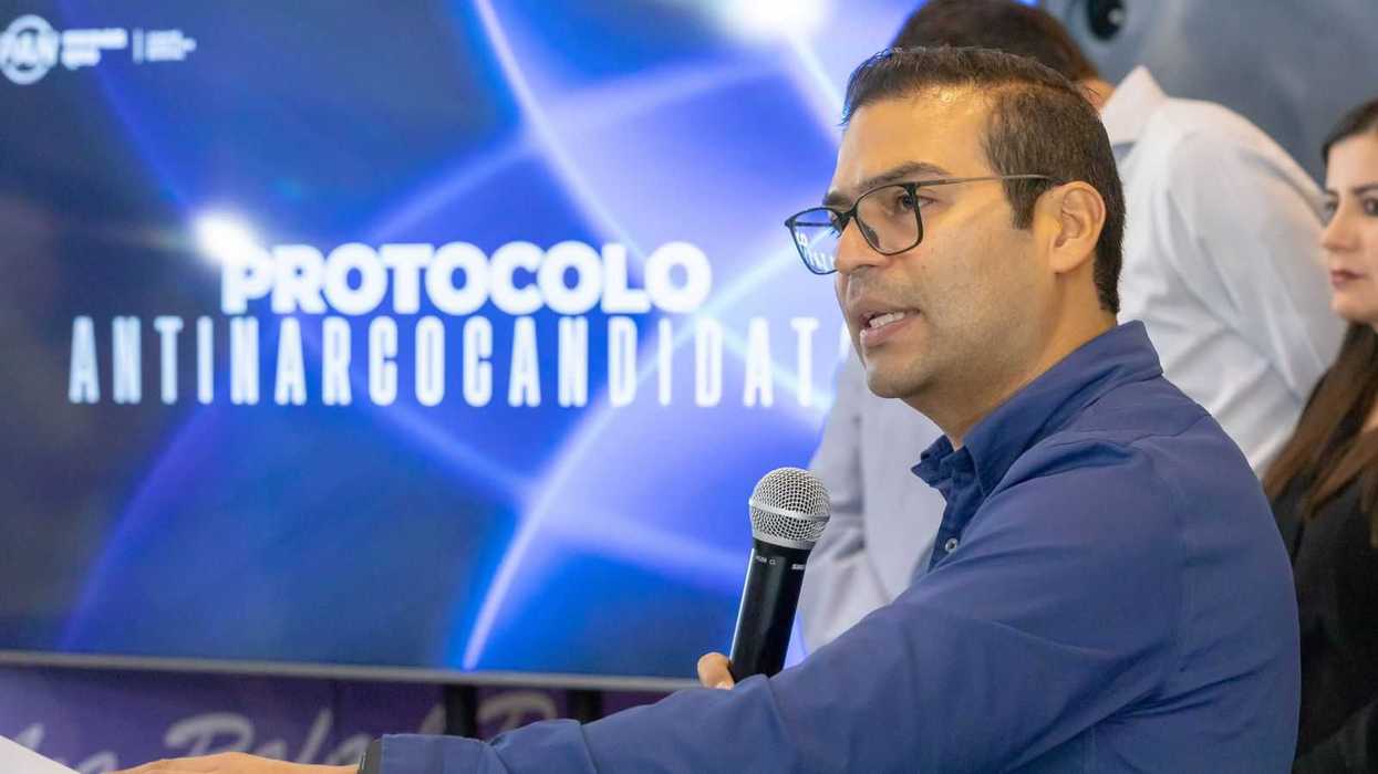 Martín Arango, presidente del PAN en Querétaro, durante una declaración pública sobre el informe de gobierno de la presidenta de la República.
