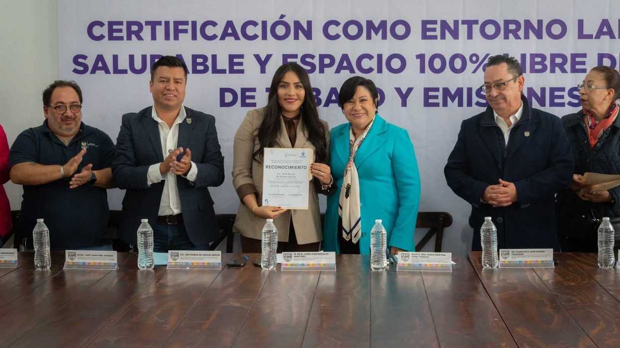 Martina Pérez Rendón titular SESA Querétaro durante entrega certificación entornos saludables en Huimilpan 2026