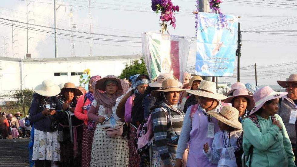 Más de 10 mil peregrinas salieron de San Juan del Río rumbo a la Basílica de Guadalupe.
