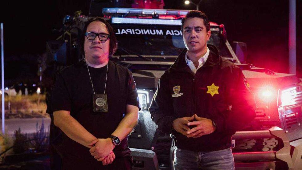 Más de 100 elementos de corporaciones estatales y federales ejecutaron 11 cateos en San Juan del Río, Corregidora y Querétaro capital. Operativo derivó en 13 detenciones.