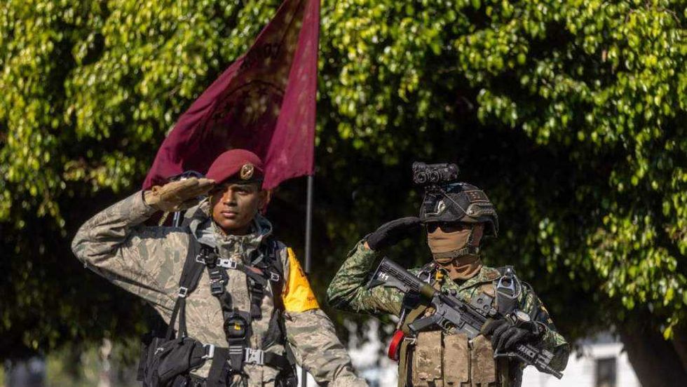 Más de 2 mil personas participaron en el desfile cívico-deportivo encabezado por el gobernador Mauricio Kuri en avenida Zaragoza.