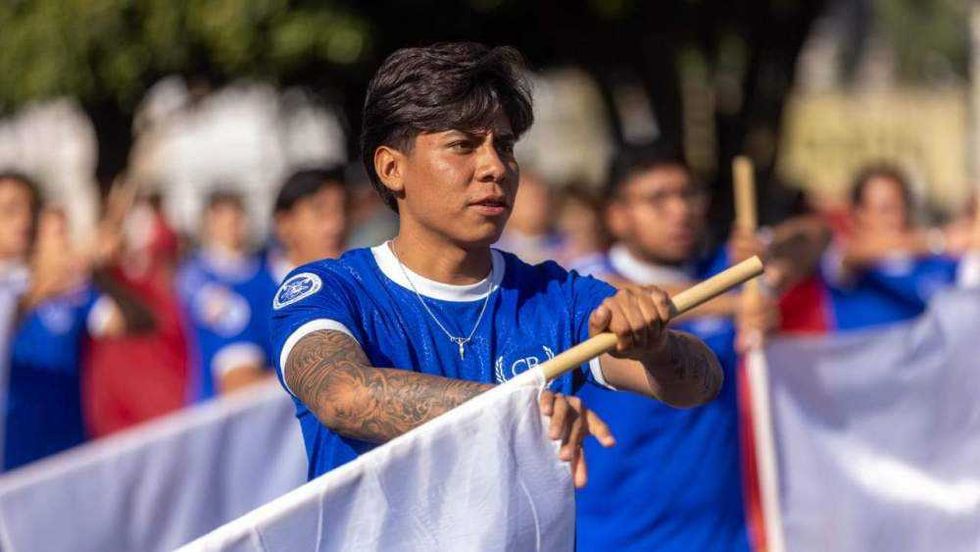 Más de 2 mil personas participaron en el desfile cívico-deportivo encabezado por el gobernador Mauricio Kuri en avenida Zaragoza.