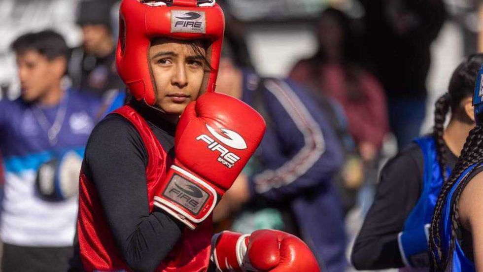 Más de 2 mil personas participaron en el desfile cívico-deportivo encabezado por el gobernador Mauricio Kuri en avenida Zaragoza.
