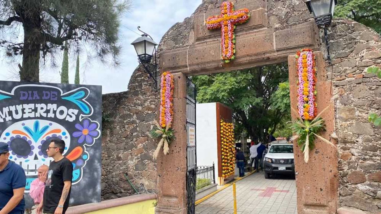 Más de 30 mil visitantes acudieron a los panteones de San Juan del Río.
