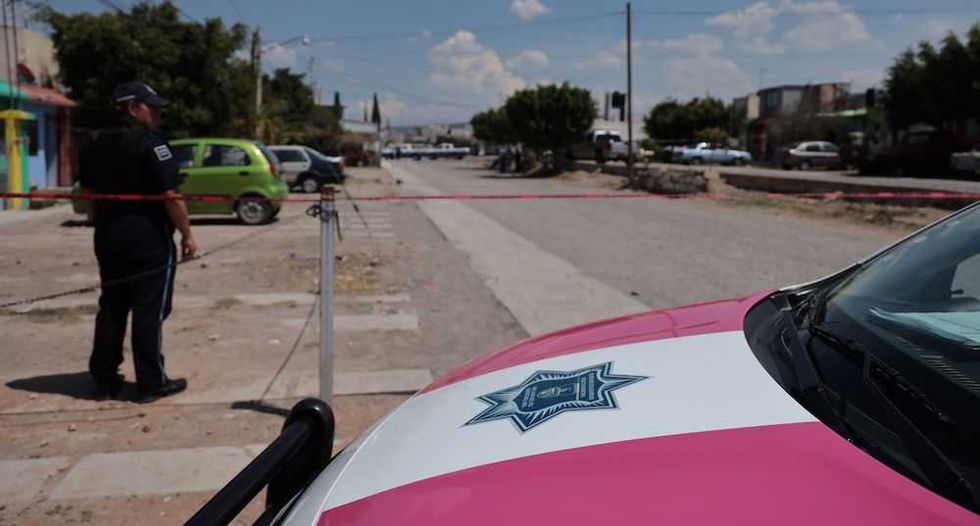 Matan a balazos a conductor de Mazda en San Juan del Río