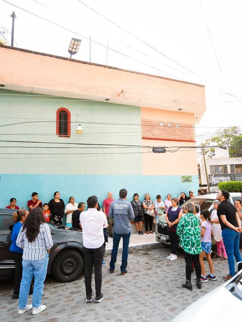 Mauricio C\u00e1rdenas Palacios presenta su segundo informe legislativo a vecinos durante recorrido en colonia de Quer\u00e9taro, agosto 2026.