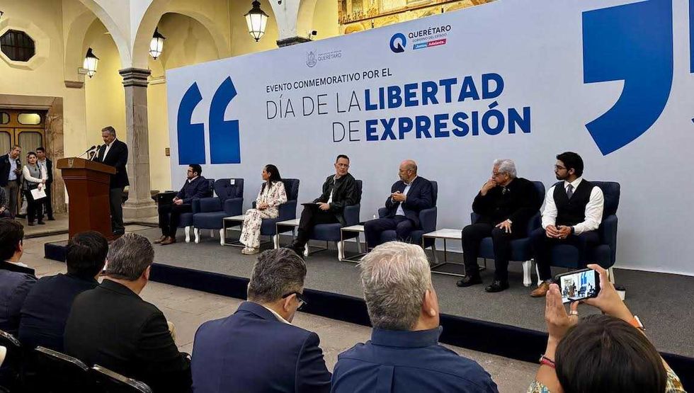 Mauricio Kuri durante encuentro con periodistas y representantes de medios por la libertad de expresi\u00f3n en Quer\u00e9taro.