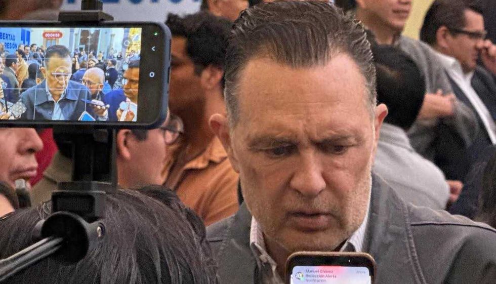 Mauricio Kuri durante entrevista con medios sobre la definici\u00f3n del PAN para la gubernatura de Quer\u00e9taro 2027.