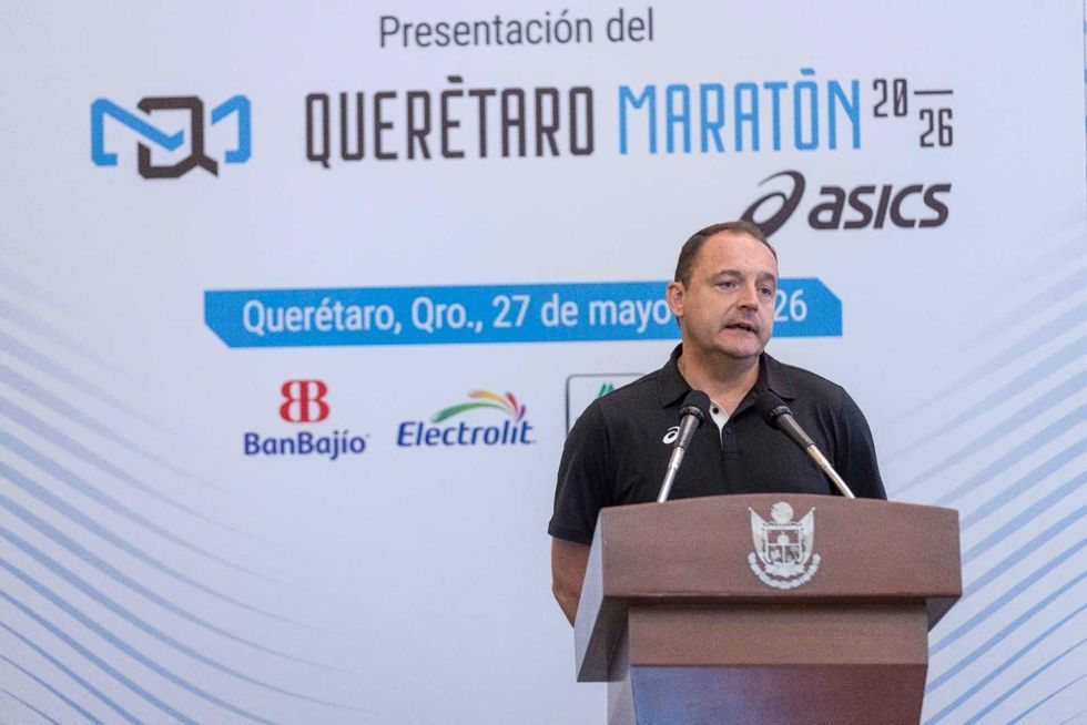 Mauricio Kuri en el Palacio de Gobierno durante la presentaci\u00f3n de la 16\u00aa edici\u00f3n del Quer\u00e9taro Marat\u00f3n 2026.