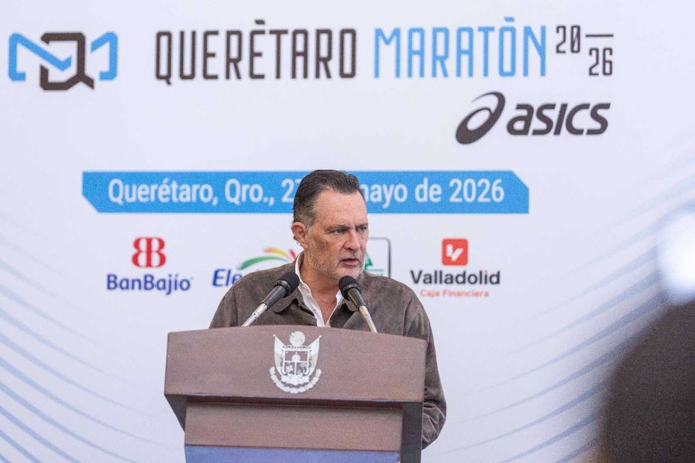 Mauricio Kuri en el Palacio de Gobierno durante la presentaci\u00f3n de la 16\u00aa edici\u00f3n del Quer\u00e9taro Marat\u00f3n 2026.
