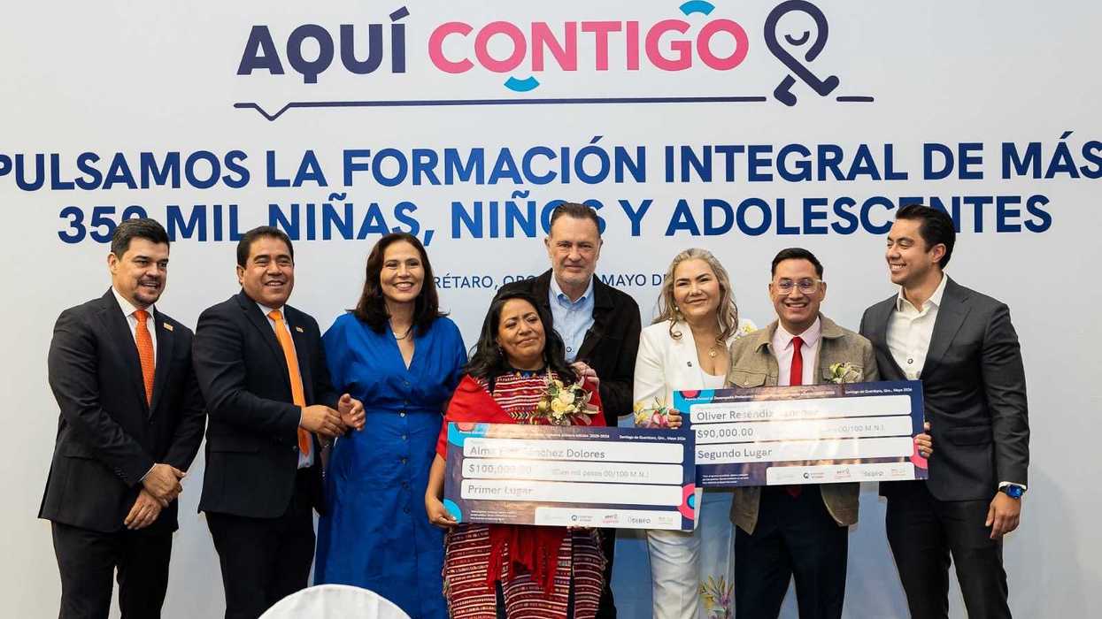 Mauricio Kuri entrega Premio Estatal al Desempeño Docente a maestros y directivos en Querétaro 2026
