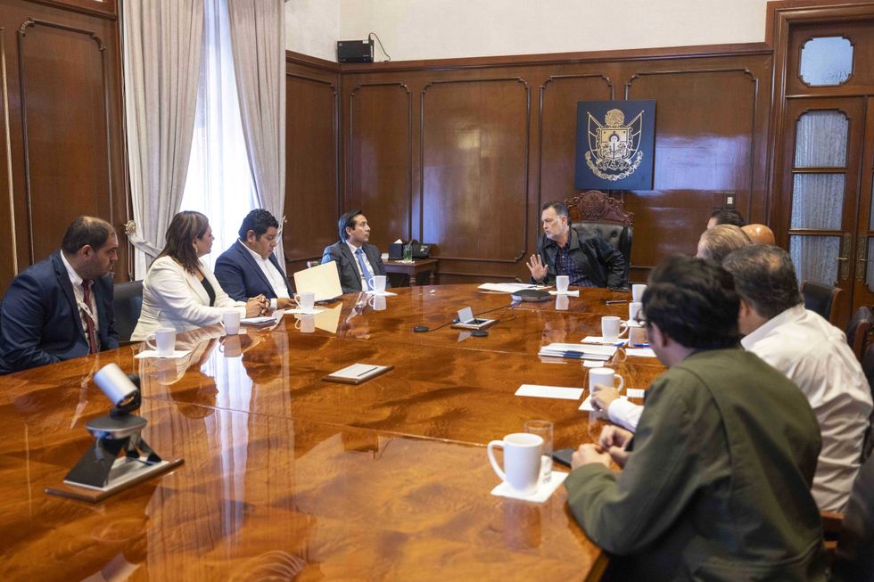 Mauricio Kuri Gonz\u00e1lez reunido con Gilberto Cuautle Rosales en Palacio de Gobierno por fallas el\u00e9ctricas en Quer\u00e9taro