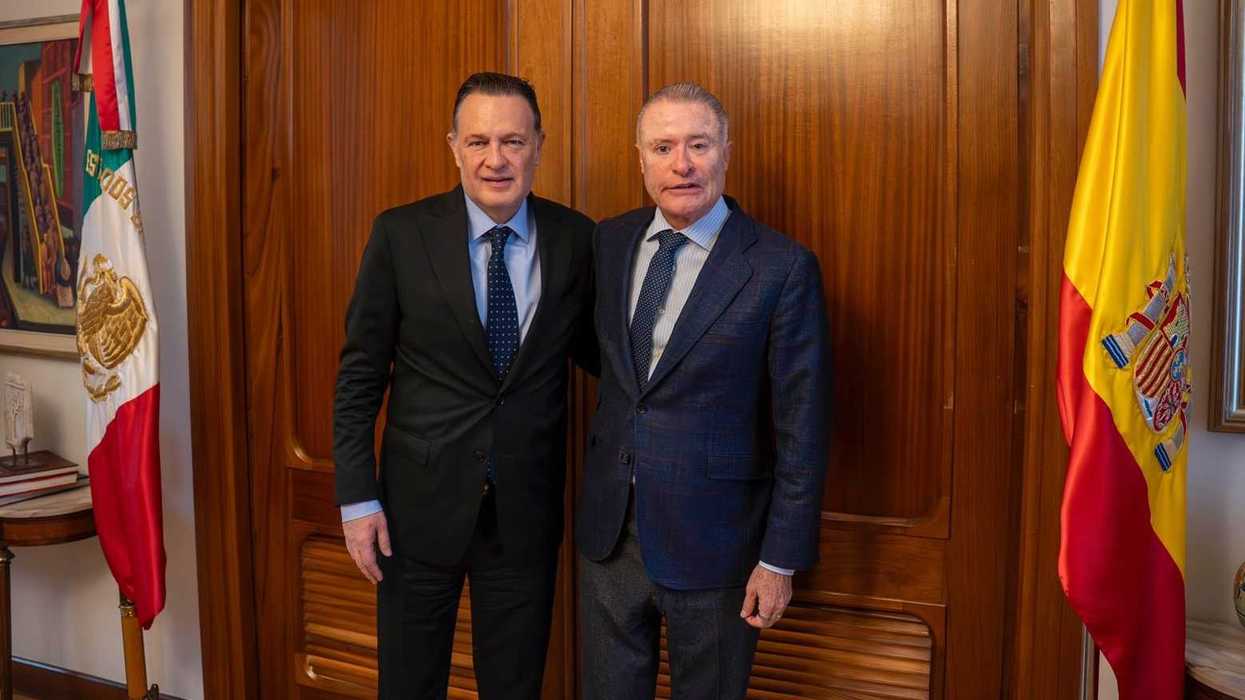 Mauricio Kuri González en reunión diplomática con embajador de México en España durante cooperación internacional Querétaro España FITUR 2026