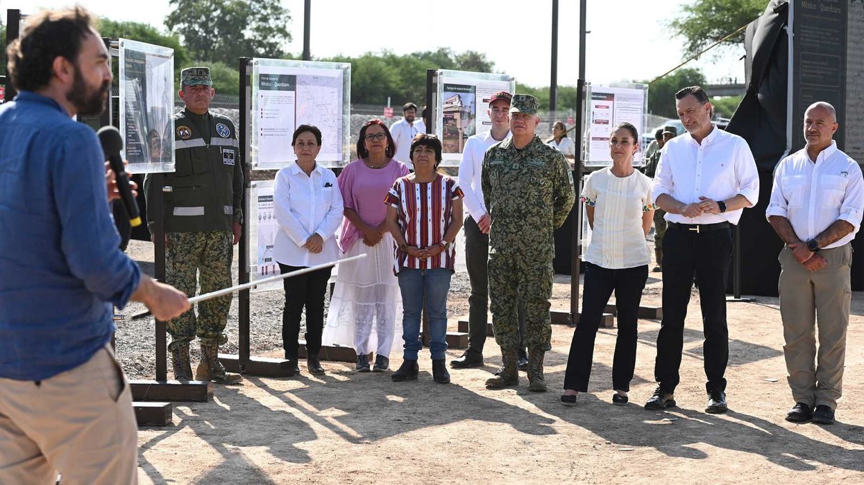 Mauricio Kuri González, gobernador de Querétaro, durante reunión con autoridades federales sobre proyecto del Tren México-Querétaro.