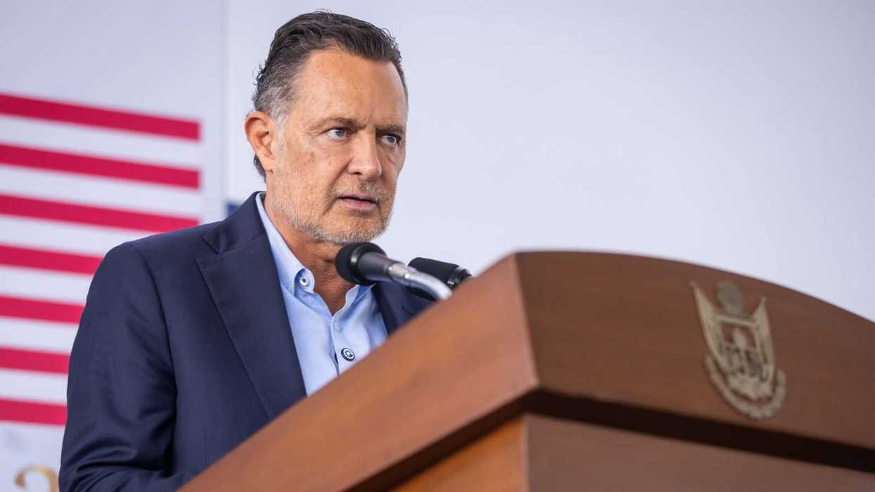 Mauricio Kuri González, gobernador de Querétaro, habla en un podio sobre el PAN rumbo a 2027