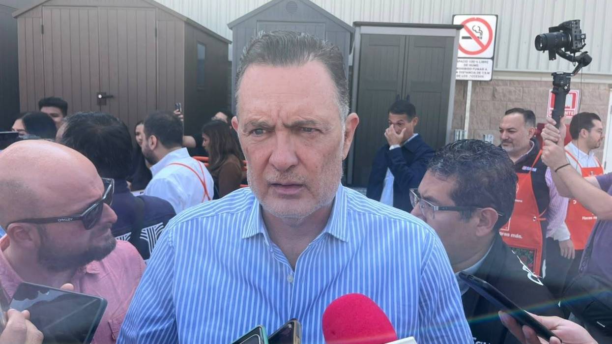 Mauricio Kuri González, gobernador de Querétaro, responde a preguntas de reporteros sobre el plantón en la UAQ