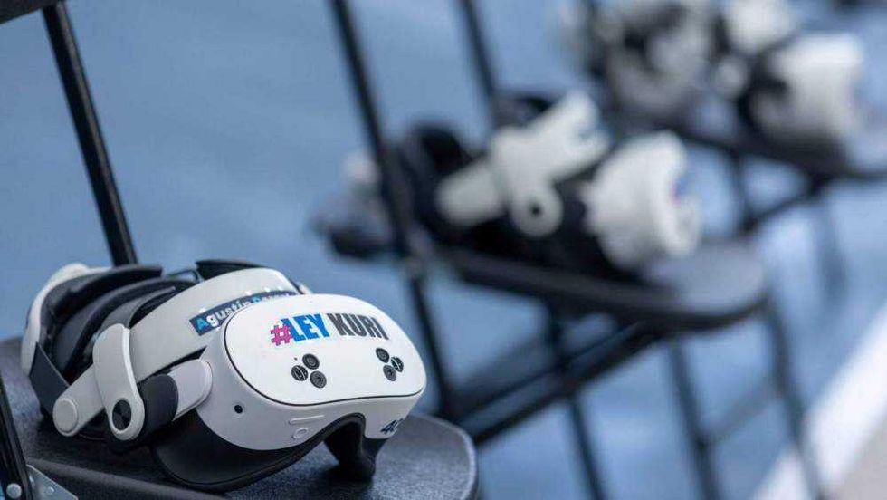 Mauricio Kuri González presenta resultados de la Ley Kuri junto a Martha Elena Soto Obregón en el auditorio de la Secundaria General Arqueles Vela.